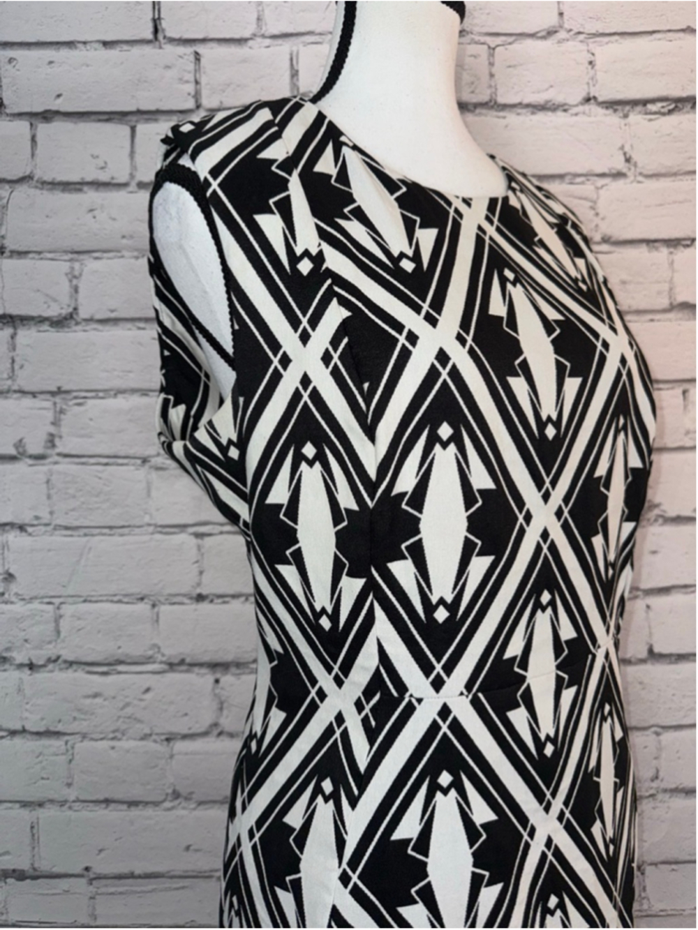 Women's Calvin Klein Dress size 12 Black & White Geometric Sleeveless Mid Length - Picture 4 of 12